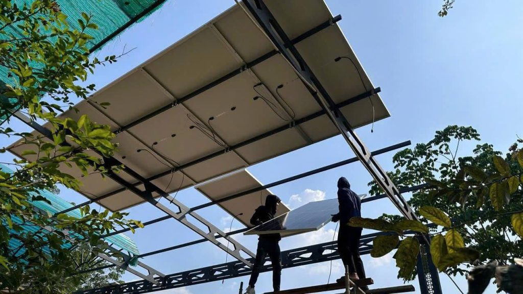 Đội ngũ kỹ thuật Lưu Solar thi công hệ thống điện mặt trời theo quy trình chuyên nghiệp, đảm bảo chất lượng, hiệu suất và độ bền lâu dài.