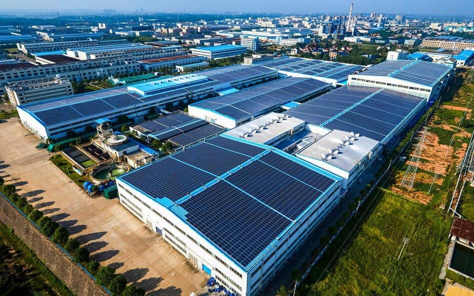 Công suất điện mặt trời cần được cân đối với quy mô phụ tải và thời gian vận hành của nhà xưởng thay vì chỉ dựa vào diện tích mái.