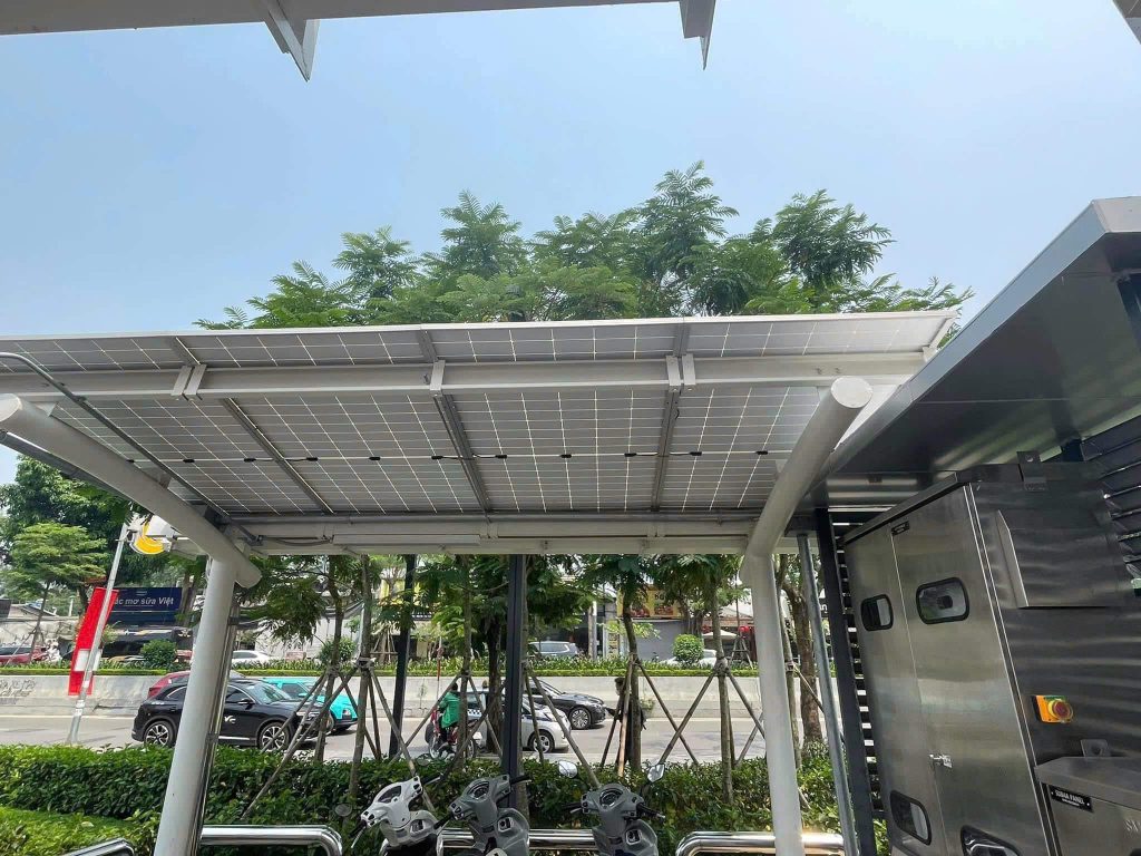 Lưu Solar cung cấp giải pháp điện năng lượng mặt trời toàn diện từ tư vấn, thiết kế đến thi công hệ thống điện mặt trời cho hộ gia đình và doanh nghiệp.