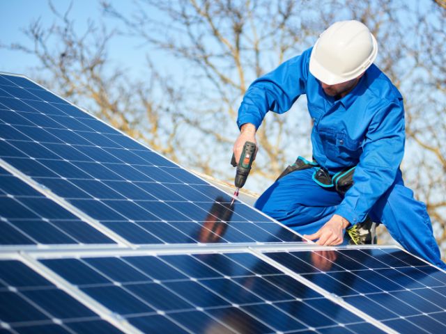 Tấm pin mặt trời Mono và Poly trong hệ thống điện mặt trời