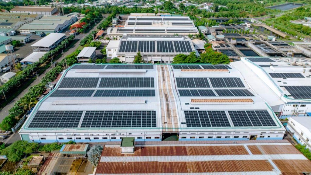 Hệ thống điện mặt trời trên mái nhà xưởng cần được lựa chọn dựa trên phụ tải, thời gian vận hành và nhu cầu sử dụng điện thực tế.